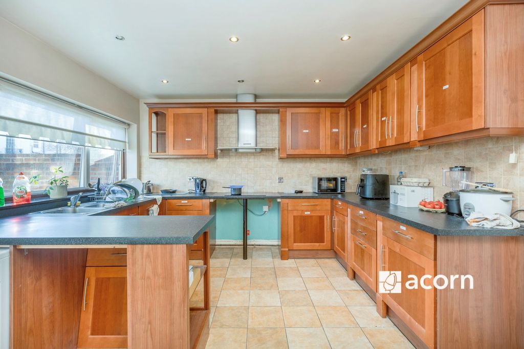 Property photo 2 of 6 Kitchen