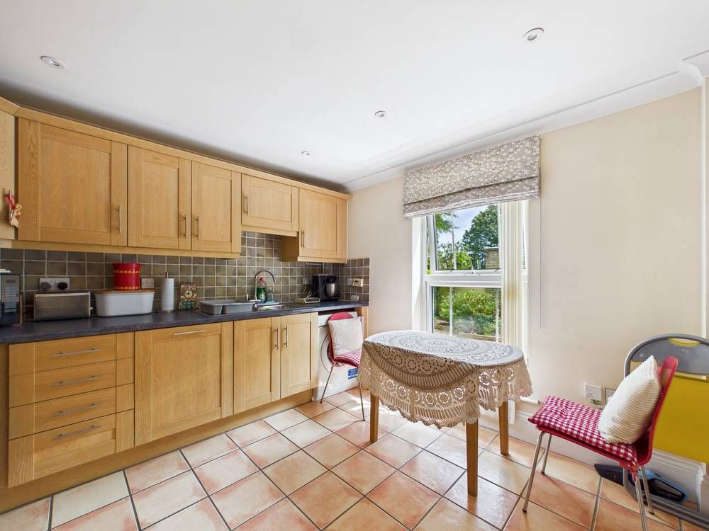 Property photo 2 of 16 Giraffe360-Still011