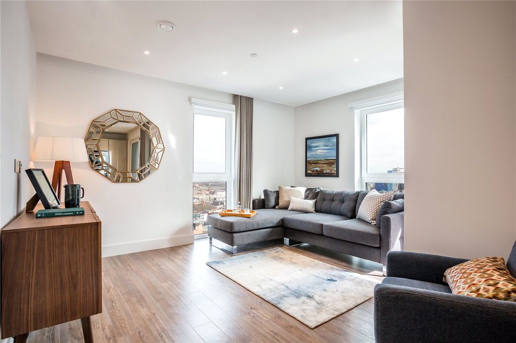 Property photo 1 of 9 Wiverton Tower