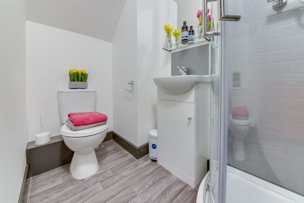 Property photo 3 of 7 5