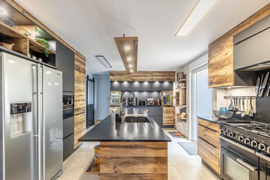 Property photo 3 of 21 Image