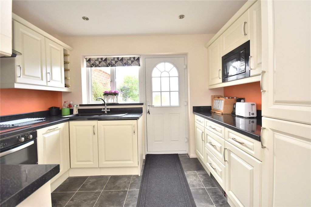 Property photo 3 of 19 Picture No. 16