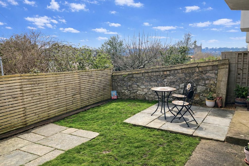 Property photo 2 of 11