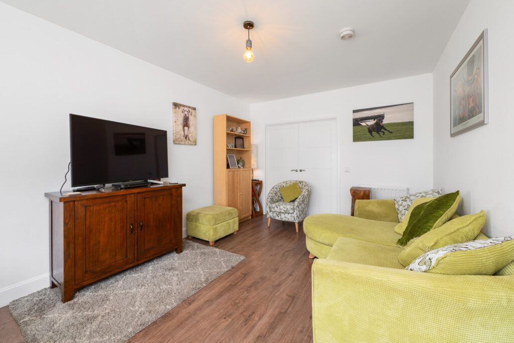 Property photo 2 of 30