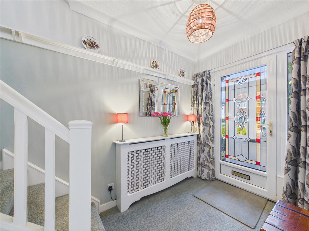 Property photo 2 of 25 Entrance Hallway