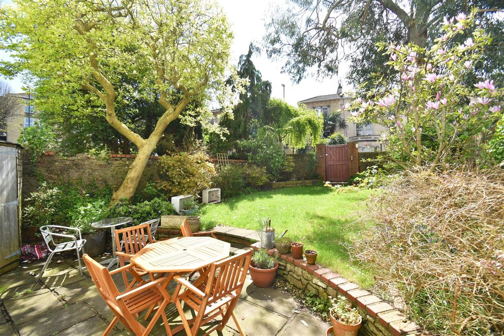 Property photo 2 of 12