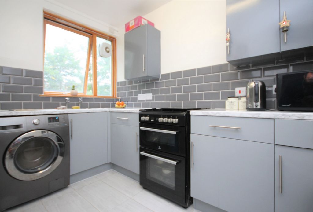 Property photo 1 of 6 Kitchen