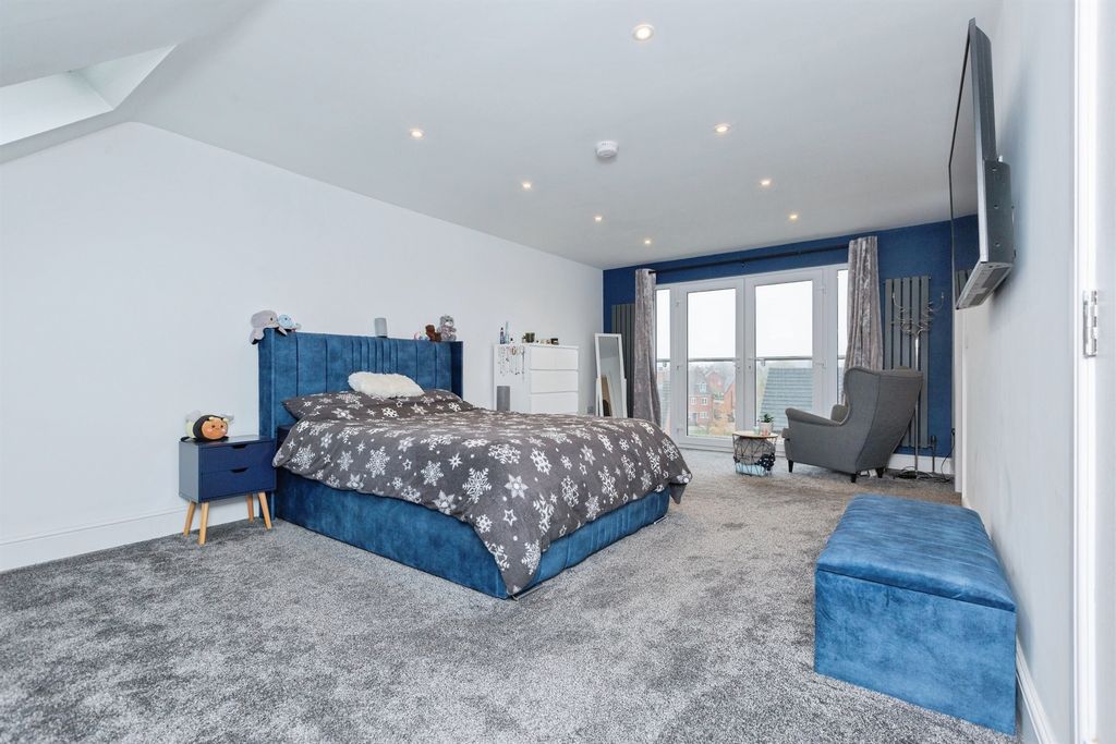 Property photo 2 of 17