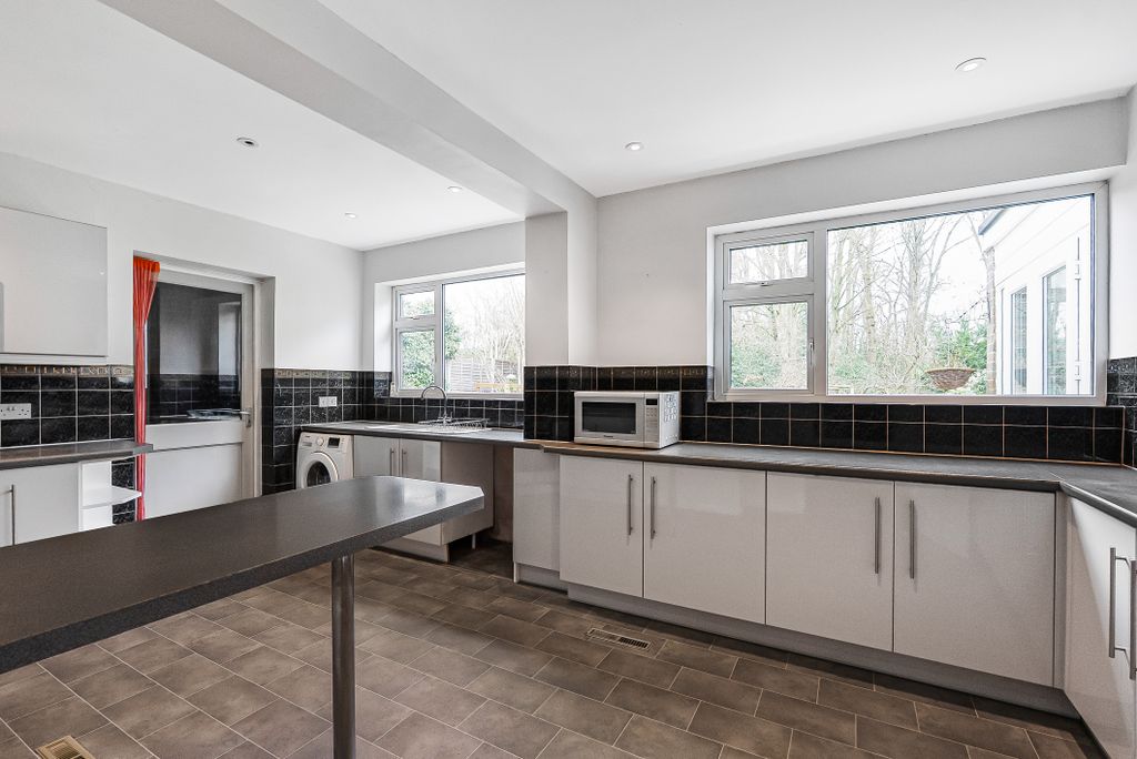 Property photo 2 of 12 Kitchen