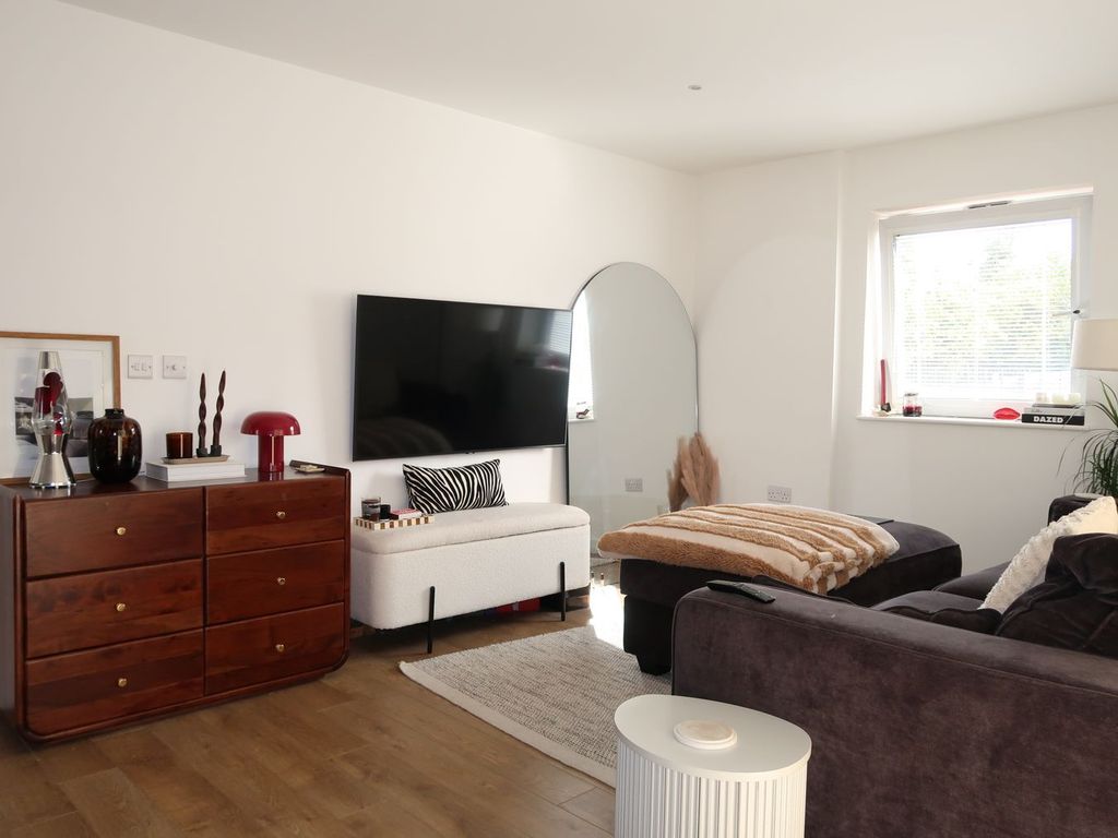 Property photo 2 of 31