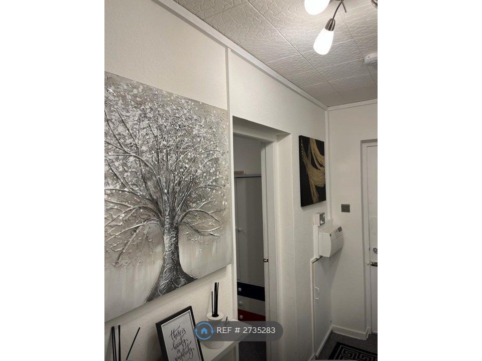 Property photo 2 of 28