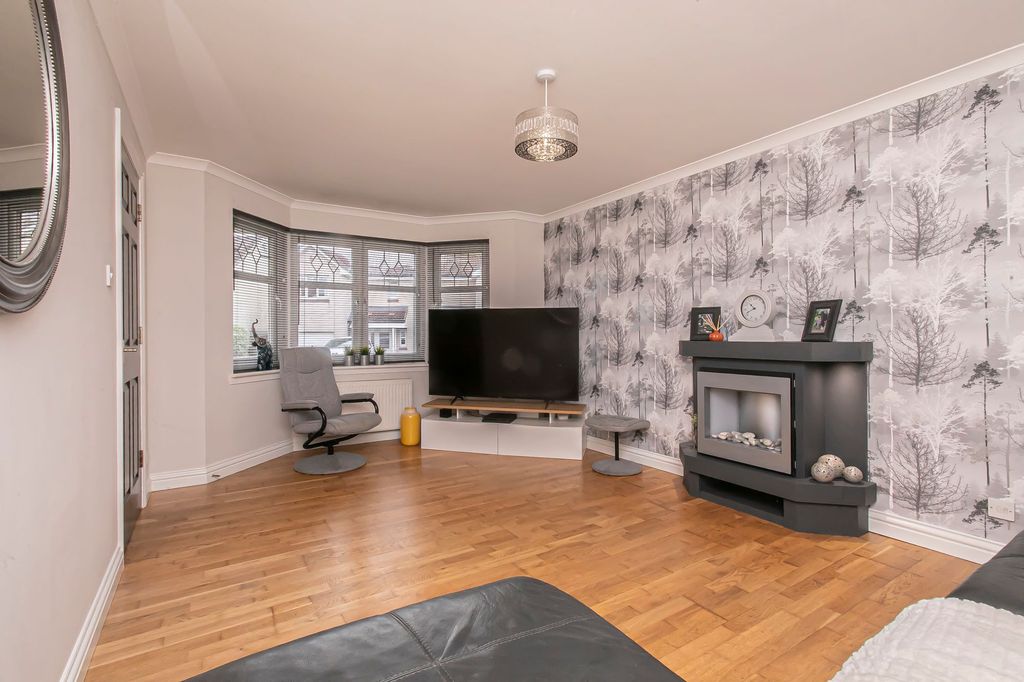 Property photo 3 of 36