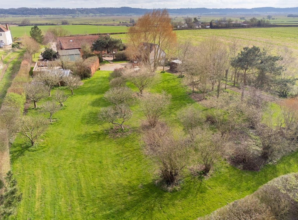 Property photo 1 of 37 Photo 16