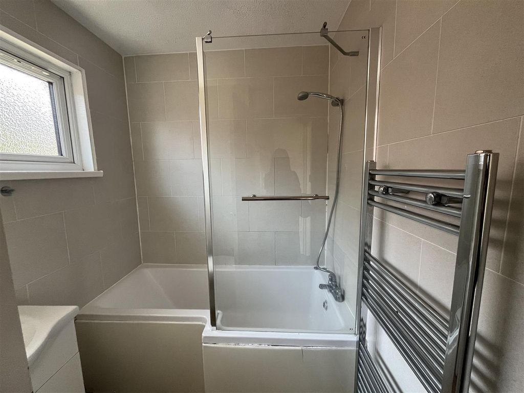 Property photo 2 of 13 Bathroom