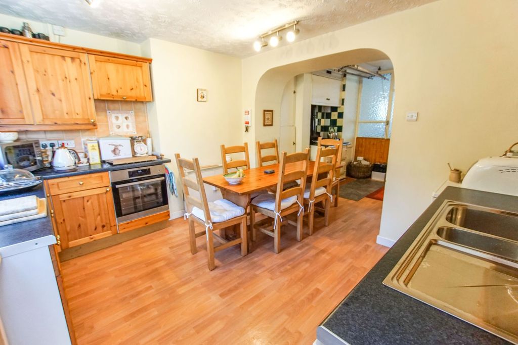 Property photo 2 of 14 Kitchen