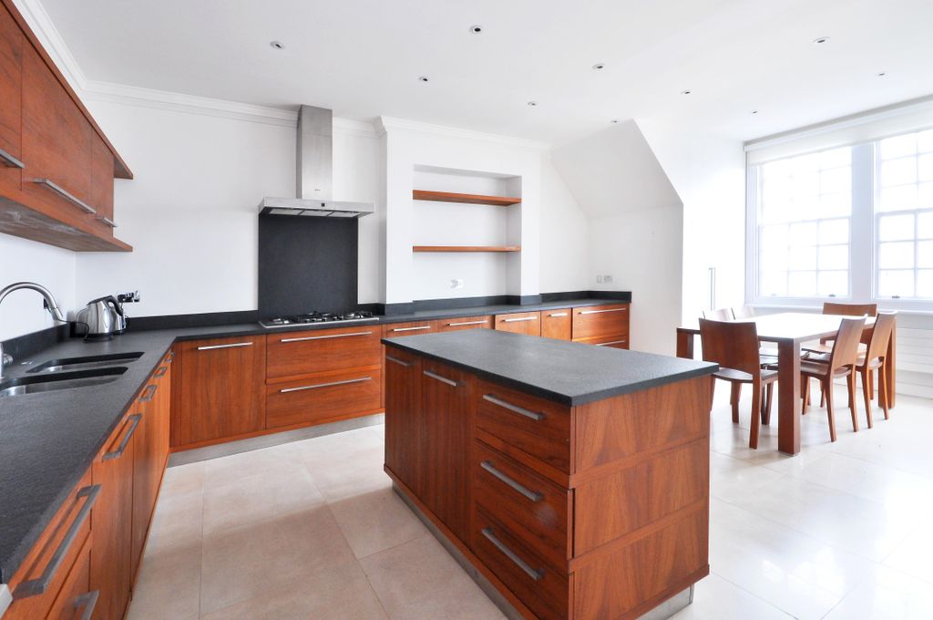 Property photo 1 of 7 Kitchen Dining Room