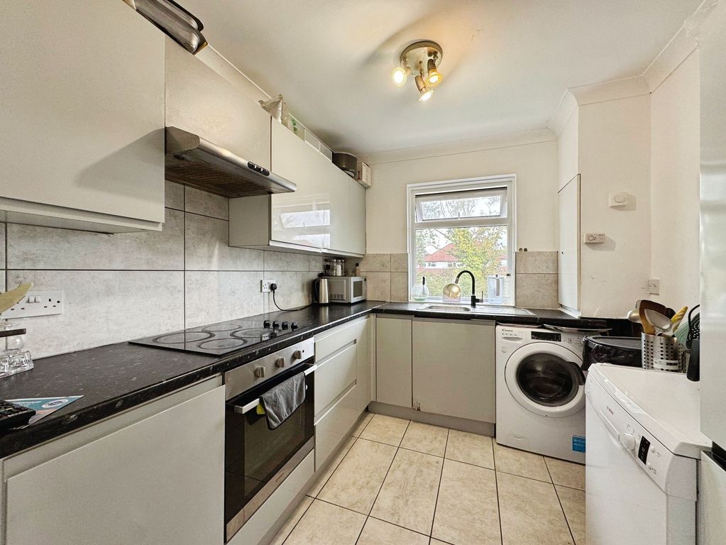 Property photo 2 of 9 Kitchen