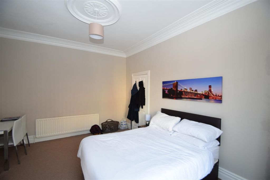 Property photo 3 of 8 Bedroom 1