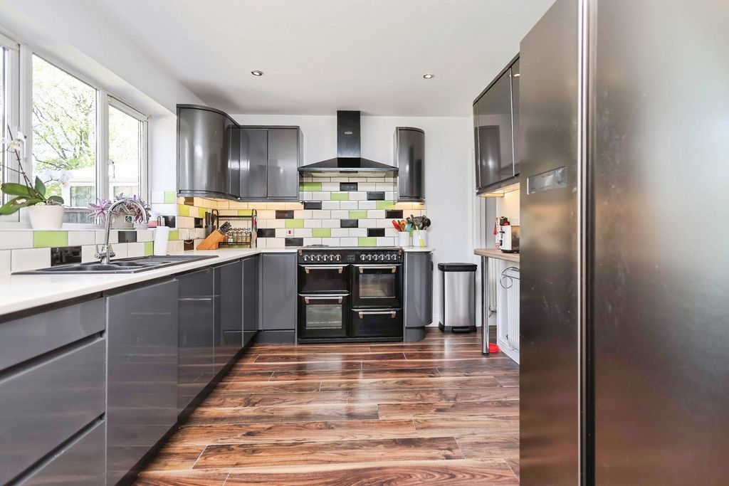 Property photo 2 of 25 Pbox-Img.Jpg