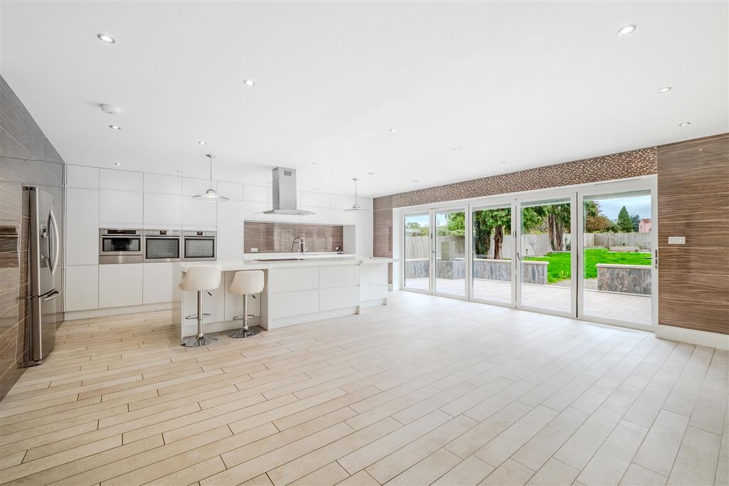 Property photo 2 of 30