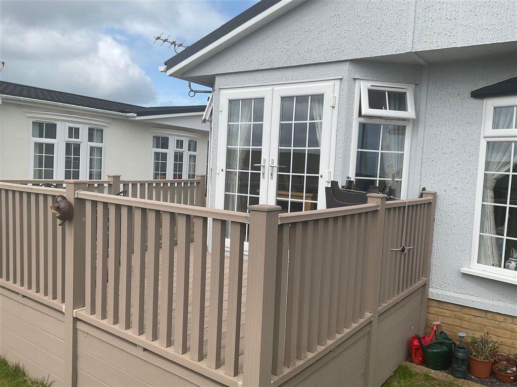 Property photo 1 of 8 Decking