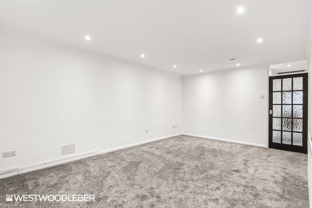 Property photo 2 of 41