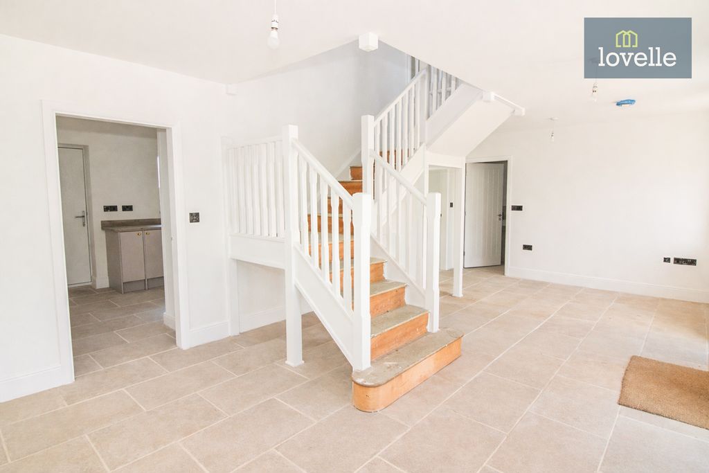 Property photo 3 of 31
