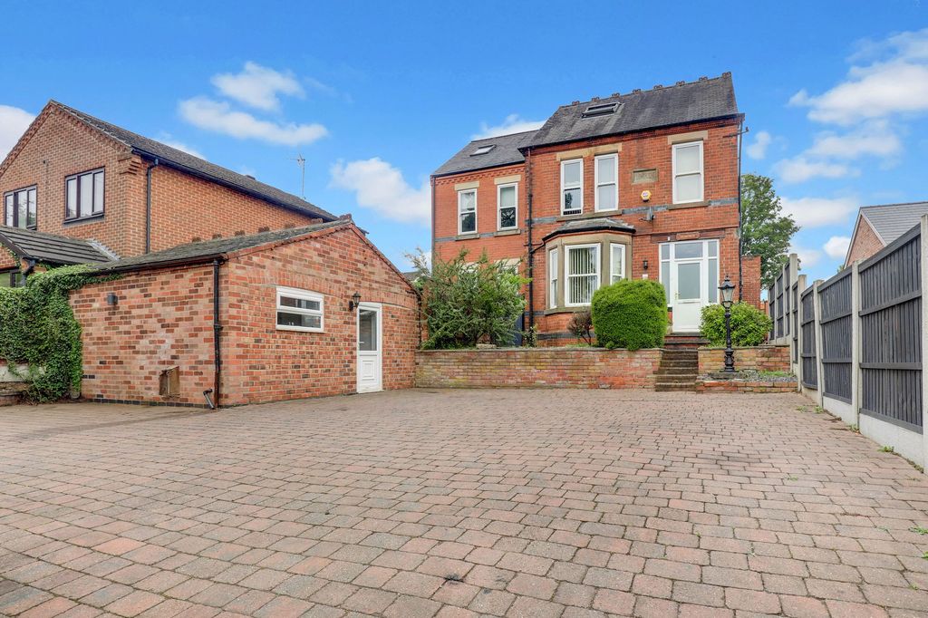 Property photo 1 of 31