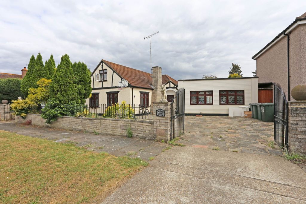 Property photo 2 of 28