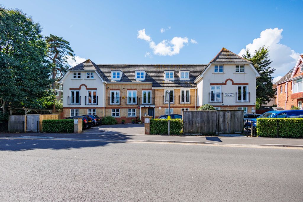Property photo 1 of 11 Balmoral Court