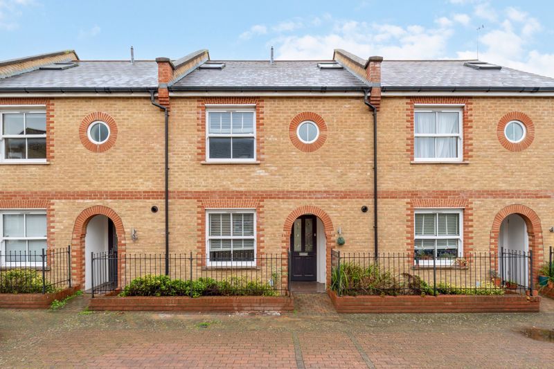 Property photo 1 of 8 Photo 8