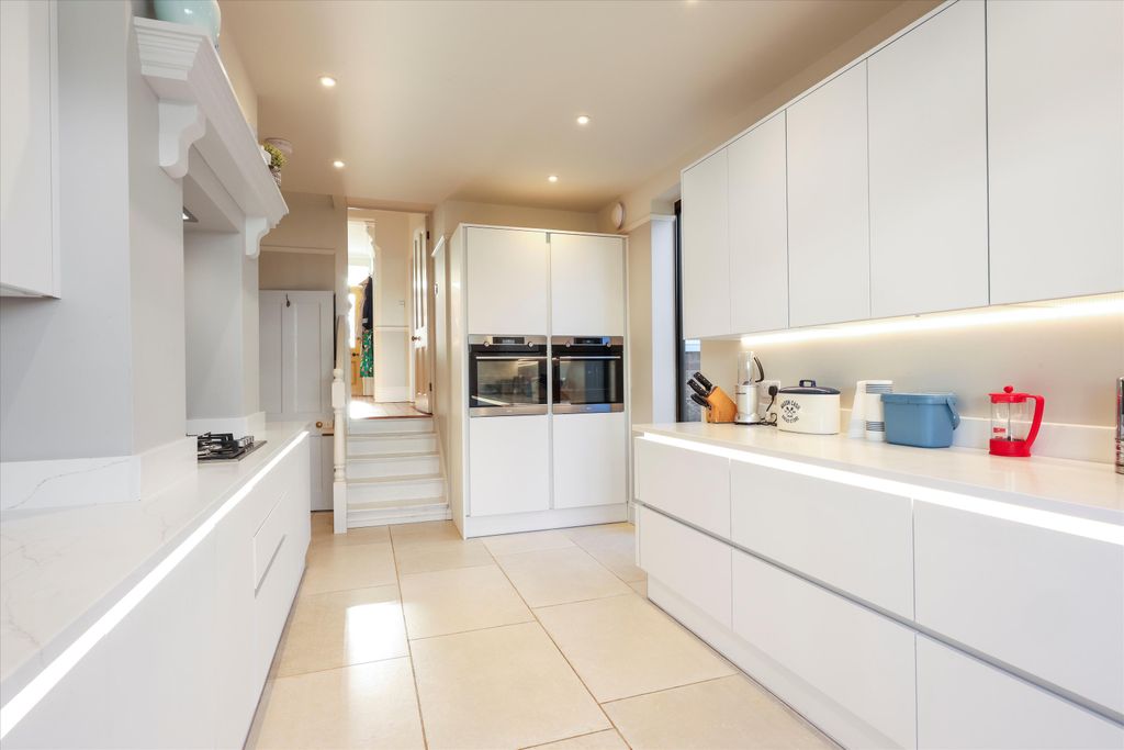 Property photo 3 of 19 Image