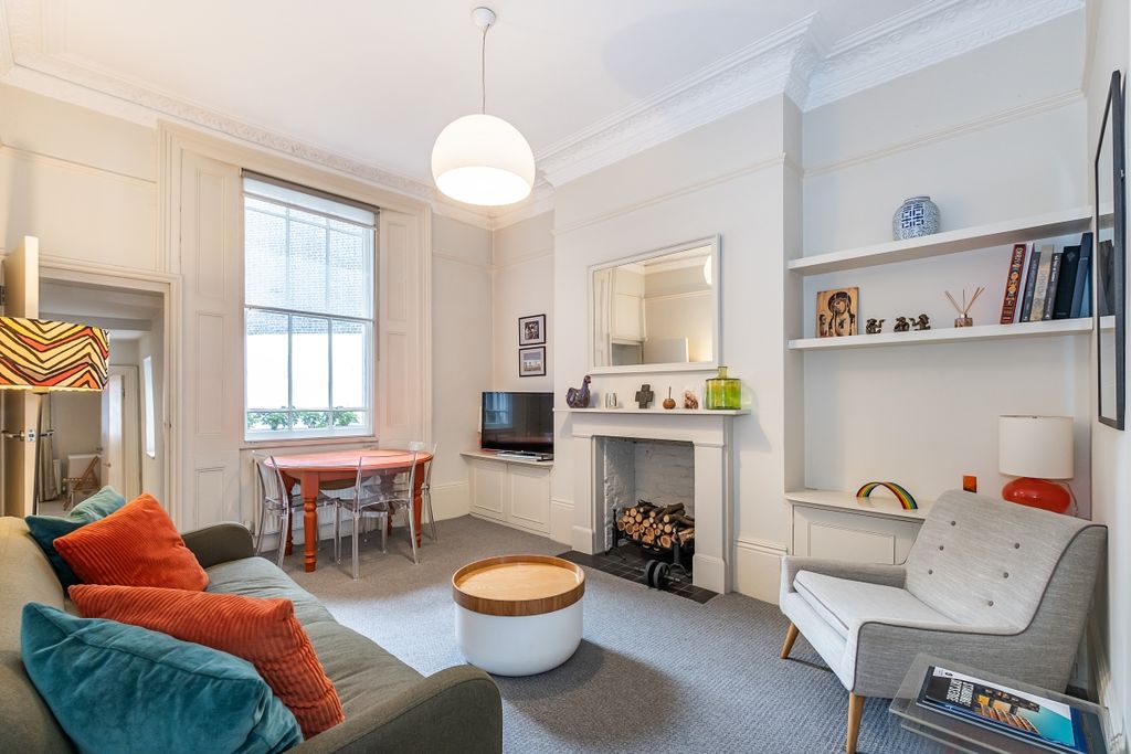 Property photo 1 of 10 Living Room