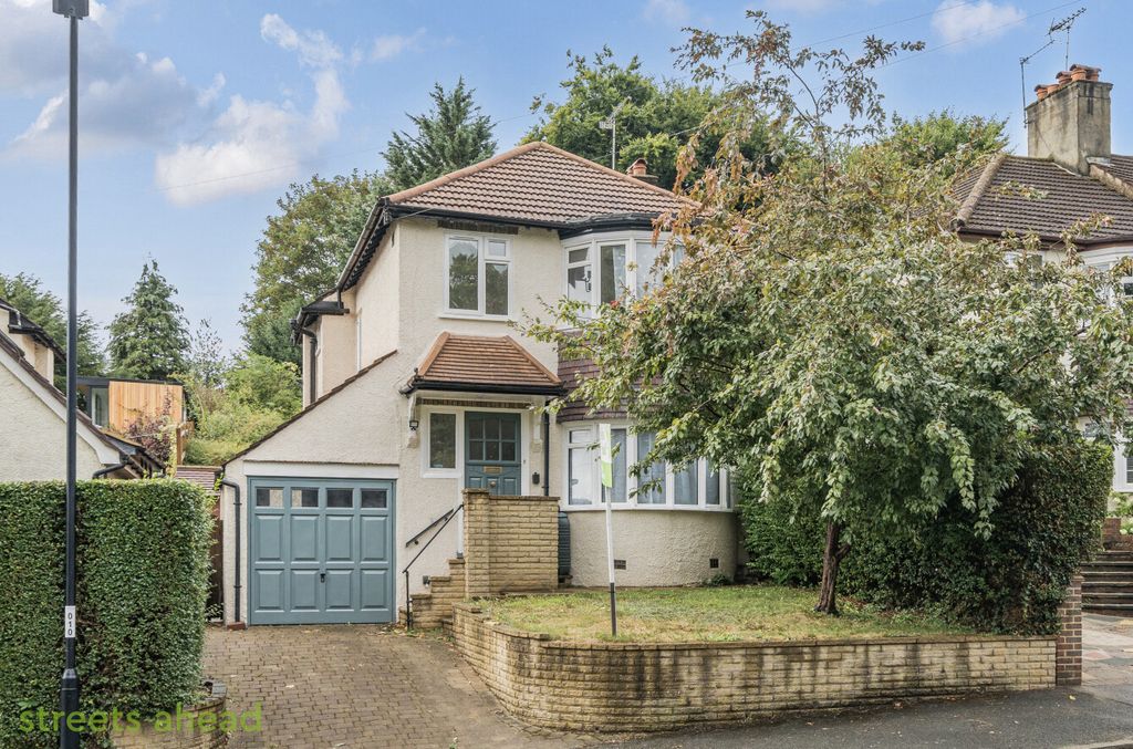 Property photo 1 of 16 75Ec5d70-195B-472...