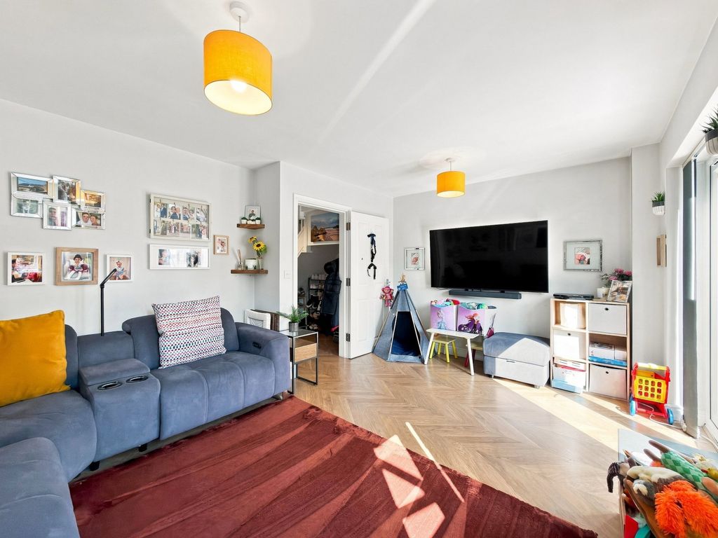 Property photo 2 of 18