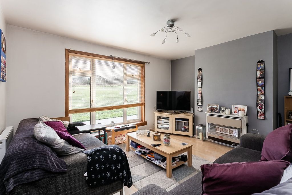 Property photo 2 of 23