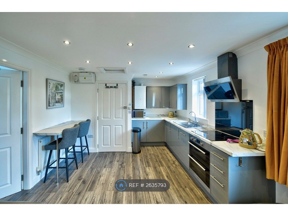 Property photo 2 of 11 Kitchen Dining Area