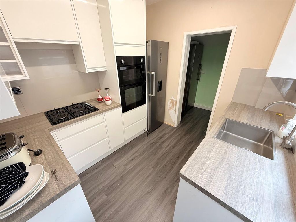 Property photo 2 of 16 Kitchen