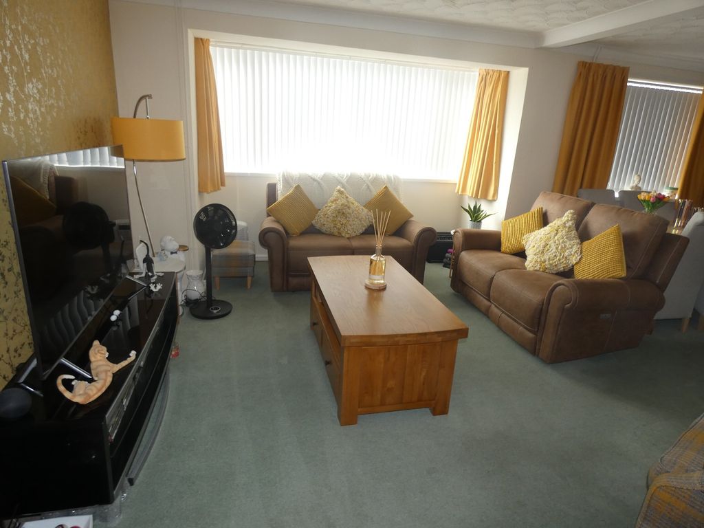Property photo 2 of 11 Lounge