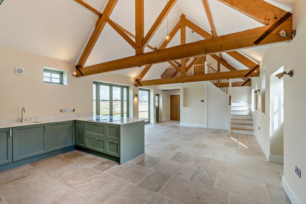 Property photo 2 of 20 Kitchen/Sitting Room