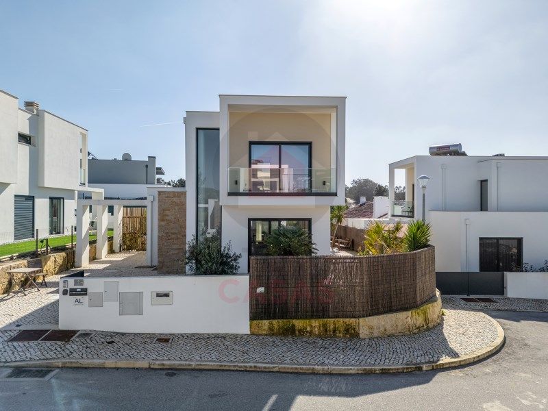 Property photo 1 of 40