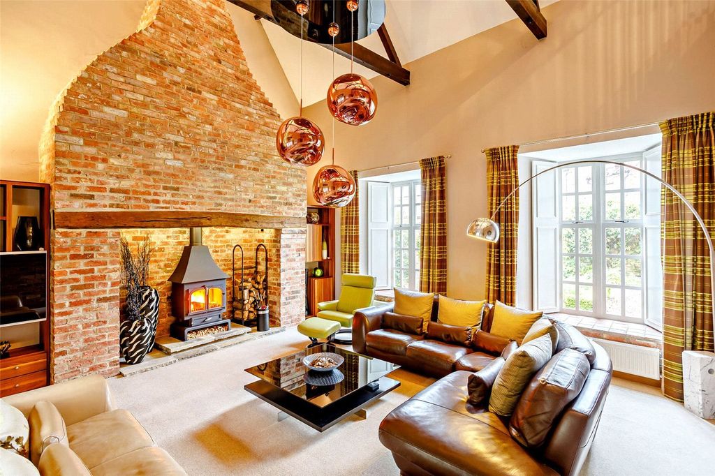 Property photo 2 of 16 Sitting Room