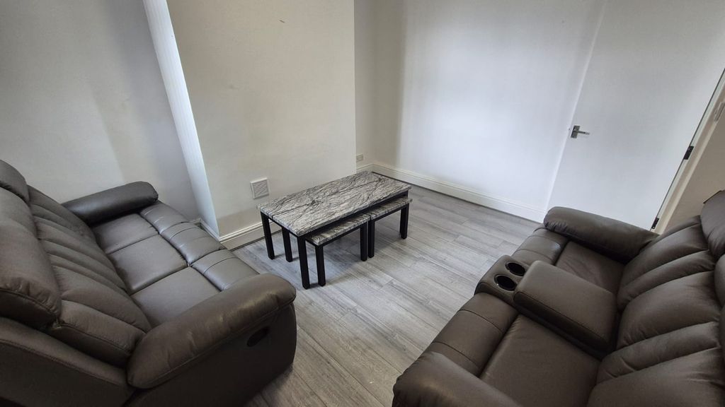 Property photo 1 of 13 Ossory Street