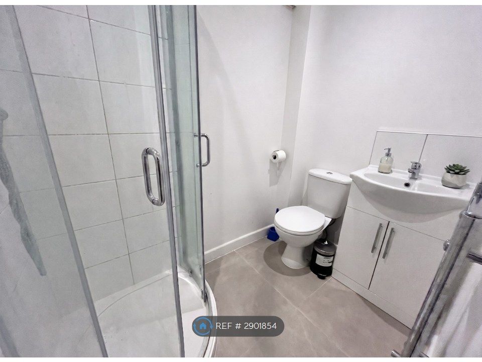 Property photo 3 of 5 Room 5 Ensuite