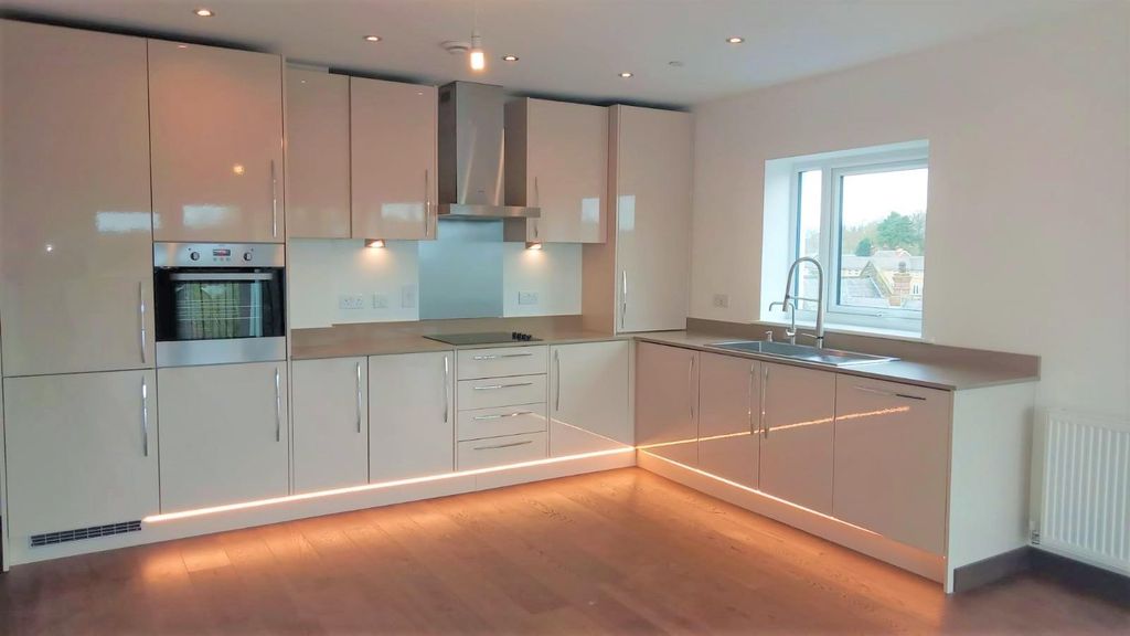 Property photo 2 of 11 Kitchen