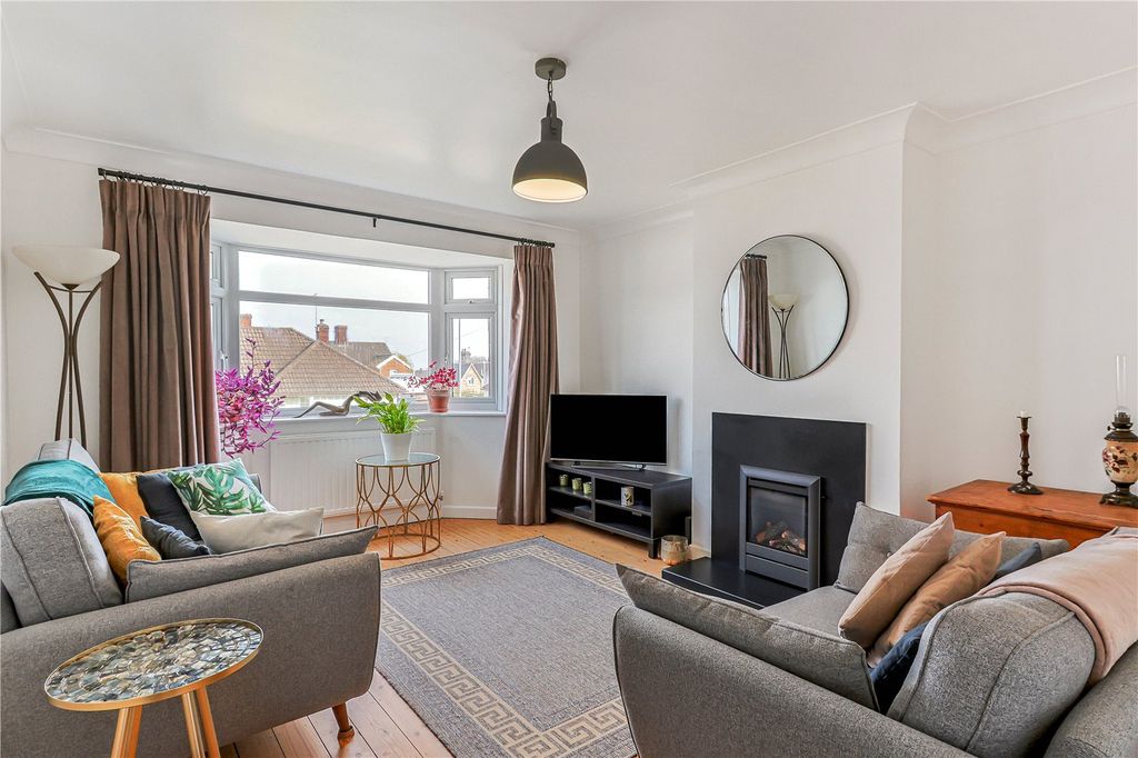 Property photo 1 of 23 Lounge