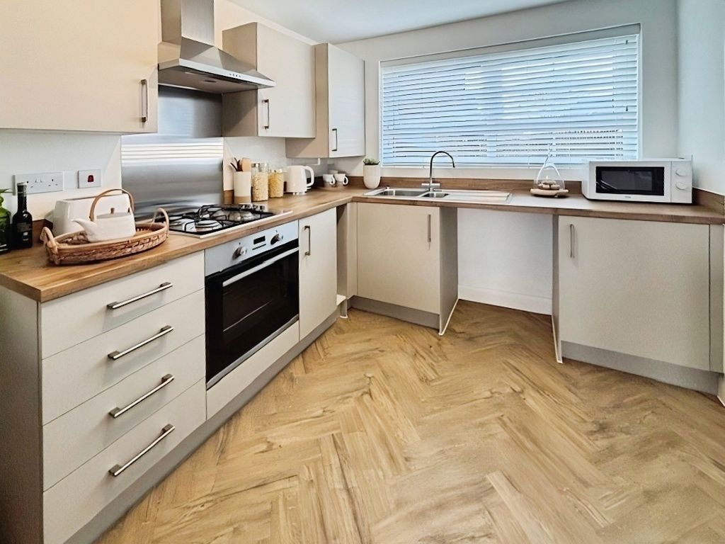 Property photo 2 of 21