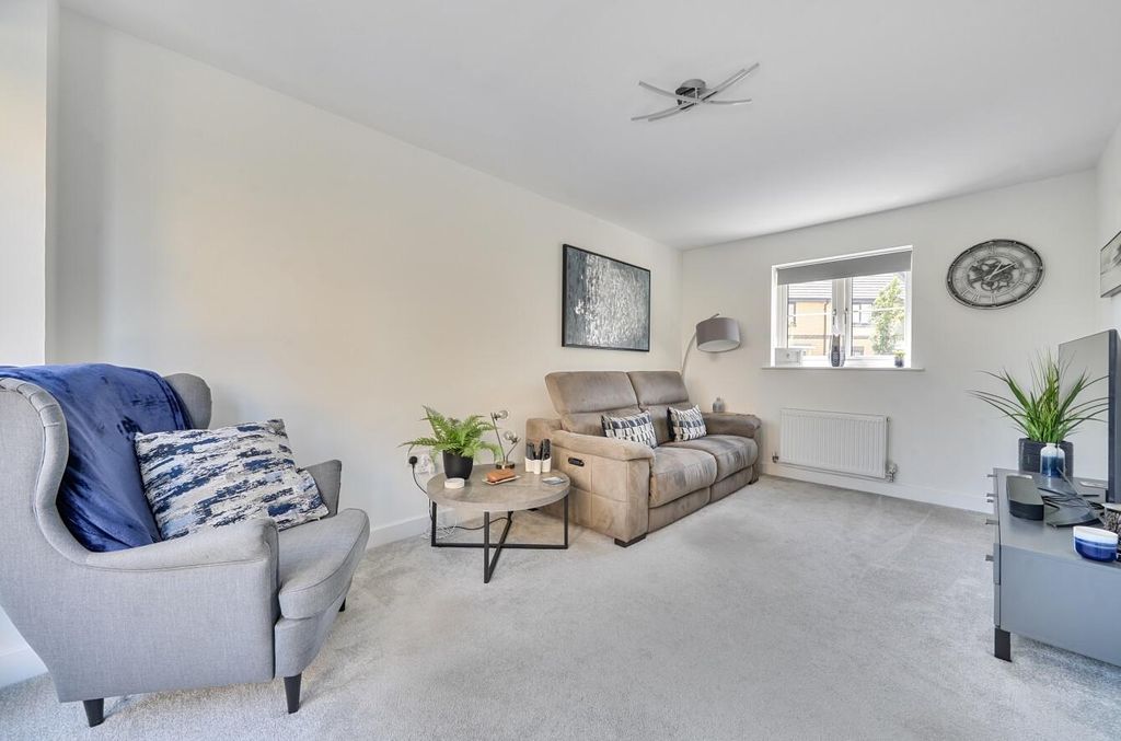 Property photo 2 of 20 1483617-15-6A3d54B2B6d2A.Jpg