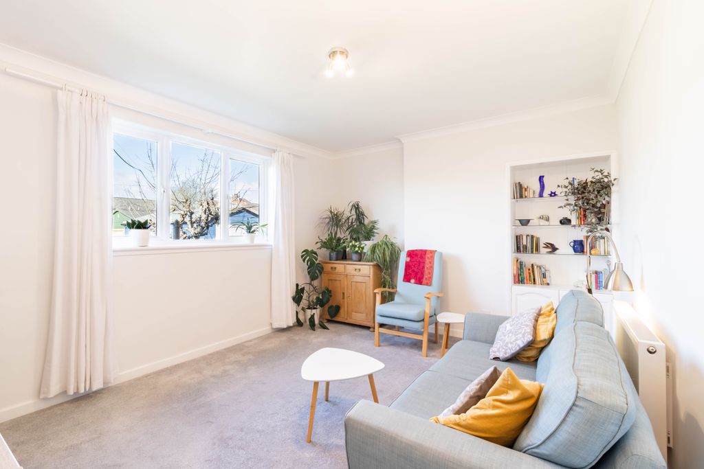 Property photo 3 of 36 Lounge