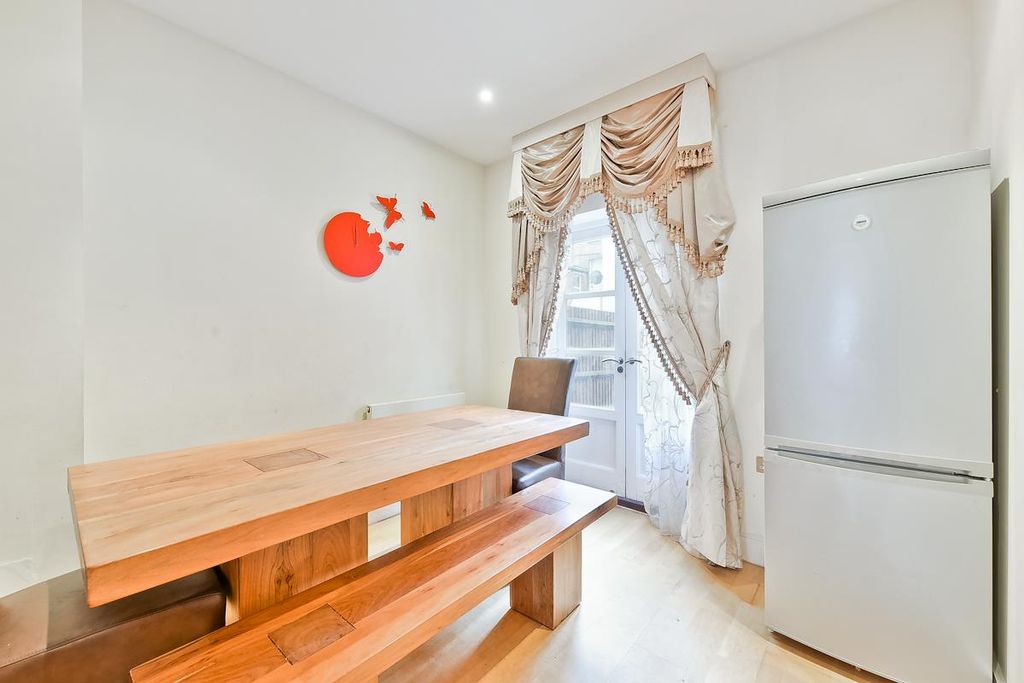 Property photo 3 of 11